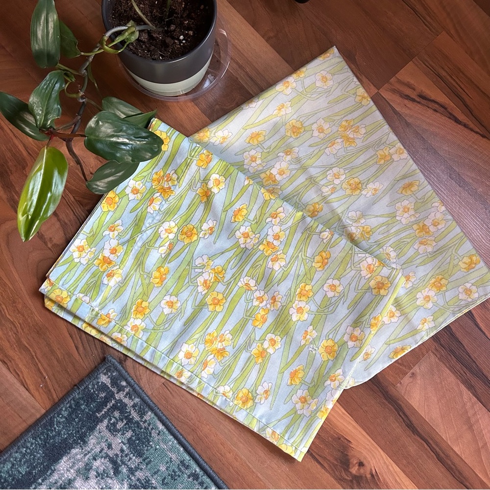 Vintage 70s standard size pillow case set